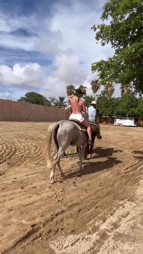 britney spears horseback topless|Britney Spears goes topless on guided group horseback ride in。